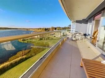 https://www.gallito.com.uy/venta-de-duplex-penthouse-primera-linea-playa-mansa-inmuebles-27442050
