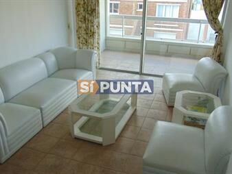 https://web5.gallito.com.uy/apartamento-en-playa-mansa-alquiler-anual-inmuebles-27610559