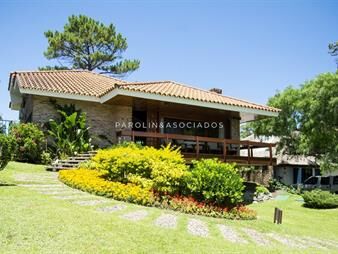 https://web5.gallito.com.uy/hermosa-casa-en-venta-de-4-dormitorios-a-pocos-en-inmuebles-18998999