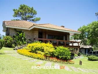 https://web5.gallito.com.uy/hermosa-casa-en-venta-a-pocos-metros-del-mar-inmuebles-26177788
