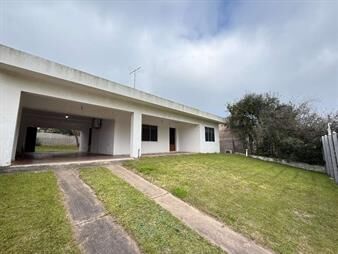 https://www.gallito.com.uy/venta-casa-araminda-3-dormitorios-a-mtde-la-playa-inmuebles-27642799