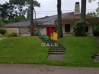 https://web5.gallito.com.uy/hermosa-y-amplia-casa-en-mansa-en-venta-inmuebles-27442242
