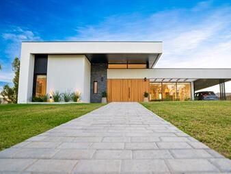 https://www.gallito.com.uy/casa-a-dos-cuadras-de-la-playa-real-de-san-carlos-village-inmuebles-27156277