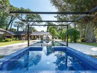 https://web5.gallito.com.uy/mega-casa-en-el-barrio-golf-inmuebles-25368385