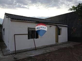 https://www.gallito.com.uy/casa-de-2-dormitorio-con-gran-fondo-con-parrillero-inmuebles-27336523