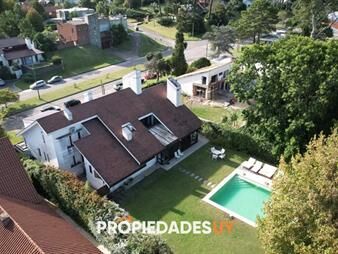 https://web5.gallito.com.uy/casa-a-la-venta-en-playa-mansa-punta-del-este-en-inmuebles-26906221