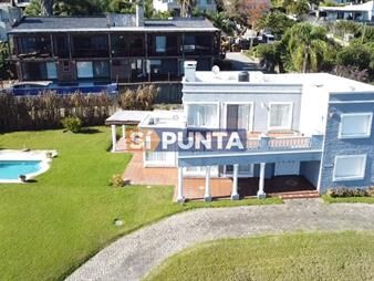 https://web5.gallito.com.uy/hermosa-casa-en-punta-ballena-vista-al-mar-inmuebles-27607904