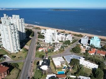 https://web5.gallito.com.uy/vende-excelente-casa-de-4-dormitorios-en-playa-inmuebles-24987325