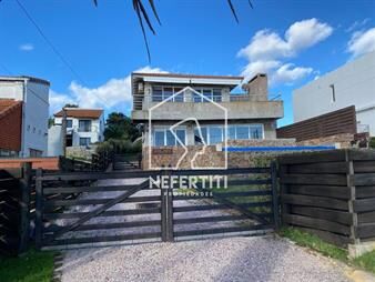 https://www.gallito.com.uy/casa-3-dormitorios-frente-al-mar-en-punta-fria-inmuebles-25668802