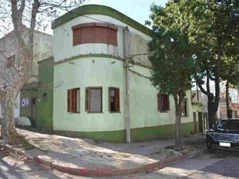 https://www.gallito.com.uy/venta-2-casas-y-un-apto-en-zona-centro-colonia-inmuebles-27646949