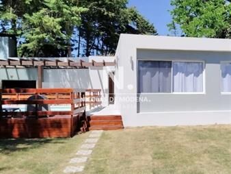 https://web5.gallito.com.uy/casa-en-venta-en-cantegril-playa-mansa-zona-de-inmuebles-25042398