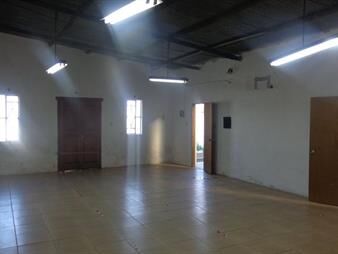 https://web5.gallito.com.uy/amplio-local-con-garaje-y-terreno-manga-inmuebles-27657105