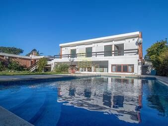 https://web5.gallito.com.uy/venta-de-casa-4-dormitorio-con-piscina-playa-inmuebles-26177623