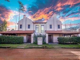 https://www.gallito.com.uy/venta-de-duplex-en-barrio-privado-playa-mansa-inmuebles-24606258