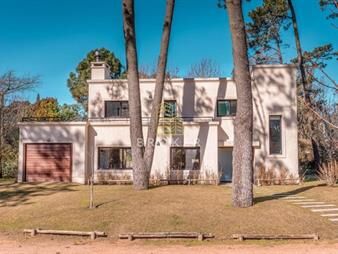 https://www.gallito.com.uy/casa-3-dormitorios-barrio-privado-pinares-punta-inmuebles-24606282