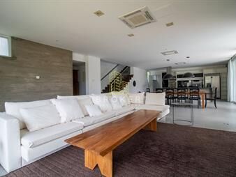https://web5.gallito.com.uy/venta-de-casa-de-categoria-en-boulevard-park-del-inmuebles-25088824