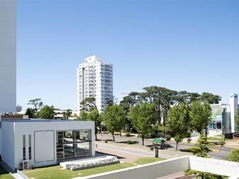 https://web5.gallito.com.uy/apartamento-en-venta-en-edificio-yoo-punta-del-inmuebles-23640097