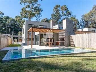 https://web5.gallito.com.uy/casa-en-venta-en-solanas-country-punta-ballena-inmuebles-27657271
