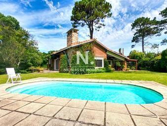 https://web5.gallito.com.uy/vende-casa-en-cantegril-punta-del-este-inmuebles-24987516