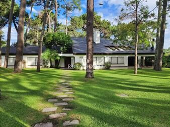 https://www.gallito.com.uy/alquiler-casa-5-dormitorios-4-baã±os-punta-del-inmuebles-26122059
