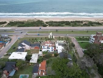 https://www.gallito.com.uy/importante-residencia-frente-al-mar-inmuebles-18689091