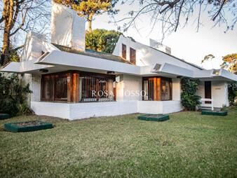 https://web5.gallito.com.uy/casa-en-venta-de-6-dormitorios-playa-mansa-del-inmuebles-25486197
