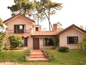 https://web5.gallito.com.uy/casa-en-4-dormitorios-inmuebles-19896695