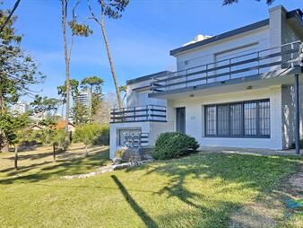 https://web5.gallito.com.uy/vendo-casa-4-dormitorios-en-zona-shopping-punta-inmuebles-24049972