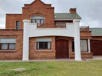 https://www.gallito.com.uy/casa-4-dormitorios-3-baños-y-garaje-para-2-autos-inmuebles-27595652