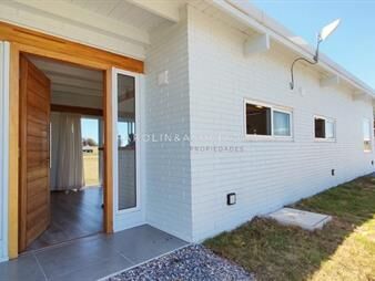 https://www.gallito.com.uy/hermosa-casa-en-venta-a-estrenar-con-vista-a-la-inmuebles-24570549