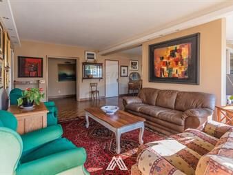 https://web5.gallito.com.uy/vendo-apartamento-pocitos-4-dormitorios-y-garaje-inmuebles-27564928