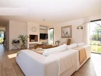 https://web5.gallito.com.uy/venta-casa-4-dormitorios-en-barrio-privado-colinas-de-carr-inmuebles-27557396