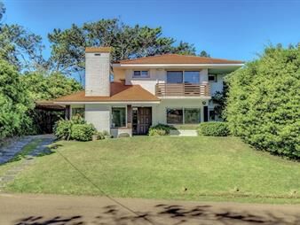 https://web5.gallito.com.uy/casa-en-venta-4-dormitorios-brava-inmuebles-27374006