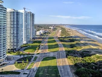 https://web5.gallito.com.uy/venta-departamento-1-dormitorio-torre-trump-inmuebles-27374021