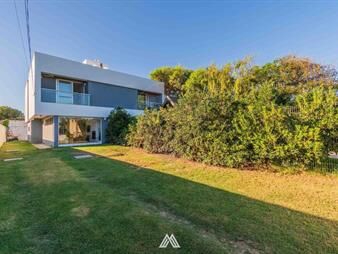 https://www.gallito.com.uy/venta-casa-en-rambla-de-solymar-3-dorm-3-baños-inmuebles-27666180