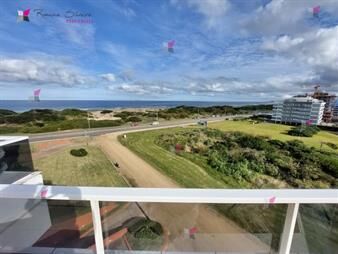 https://web5.gallito.com.uy/venta-apto-primera-linea-al-mar-en-playa-brava-inmuebles-27091528