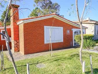https://www.gallito.com.uy/vendo-casa-2-dormitorios-2-baños-garaje-araminda-inmuebles-27615414