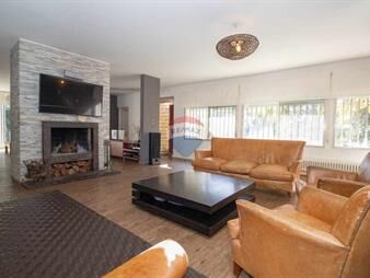 https://web5.gallito.com.uy/venta-casa-4-dormitorios-gran-terreno-carrasco-sur-inmuebles-25848376
