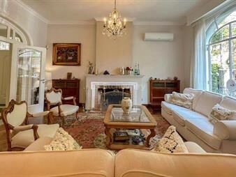 https://web5.gallito.com.uy/venta-espectacular-casa-de-estilo-4-dormitorios-jardin-pisc-inmuebles-27352526