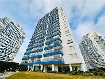 https://www.gallito.com.uy/venta-apartamento-3-dormitorios-y-servicios-en-av-chiverta-inmuebles-27670156