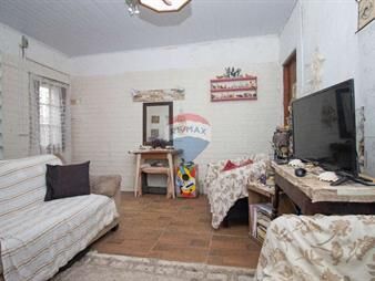 https://www.gallito.com.uy/venta-casa-2-dormitorios-y-patio-en-aires-puros-inmuebles-27632453
