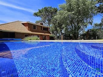 https://web5.gallito.com.uy/en-venta-casa-de-3-dormitorios-con-piscina-en-inmuebles-22537800