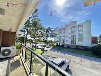 https://web5.gallito.com.uy/apartamento-en-venta-2-dormitorios-2-baños-1-en-inmuebles-26929010