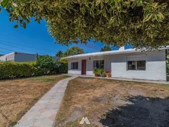 https://web5.gallito.com.uy/venta-hermosa-casa-en-ciudad-de-la-costa-sur-inmuebles-27674211