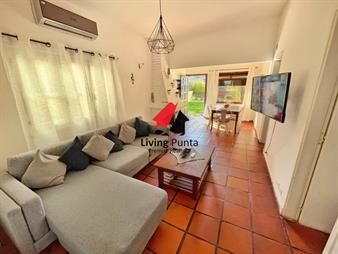 https://www.gallito.com.uy/casa-en-venta-de-3-dormitorios-apta-para-banco-inmuebles-27666458