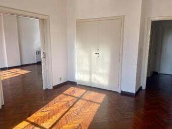 https://www.gallito.com.uy/apartamento-en-cordon-cuatro-dormitorios-con-garage-ubicac-inmuebles-27670353