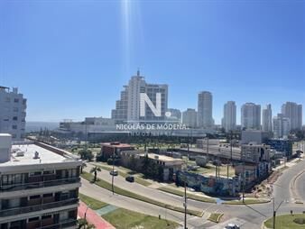https://web5.gallito.com.uy/departamento-de-2-dormitorios-en-artower-punta-inmuebles-26039903