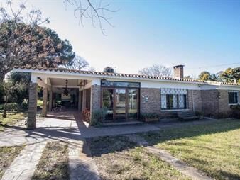https://web5.gallito.com.uy/venta-casa-2-dormitorios-en-1500mts-de-terreno-inmuebles-27683203
