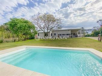 https://web5.gallito.com.uy/casa-en-marly-con-piscina-climatizada-3-inmuebles-27666463