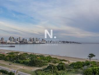 https://web5.gallito.com.uy/departamento-de-2-dormitorios-en-playa-mansa-con-inmuebles-24987927